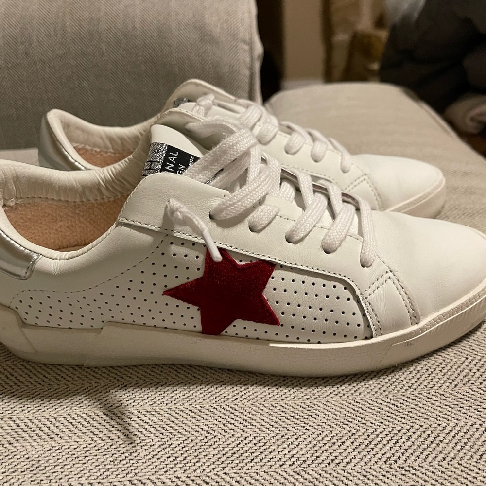 VINTAGE HAVANA - ROLLIN WHITE/DEEP RED STAR LOW TOP SNEAKER